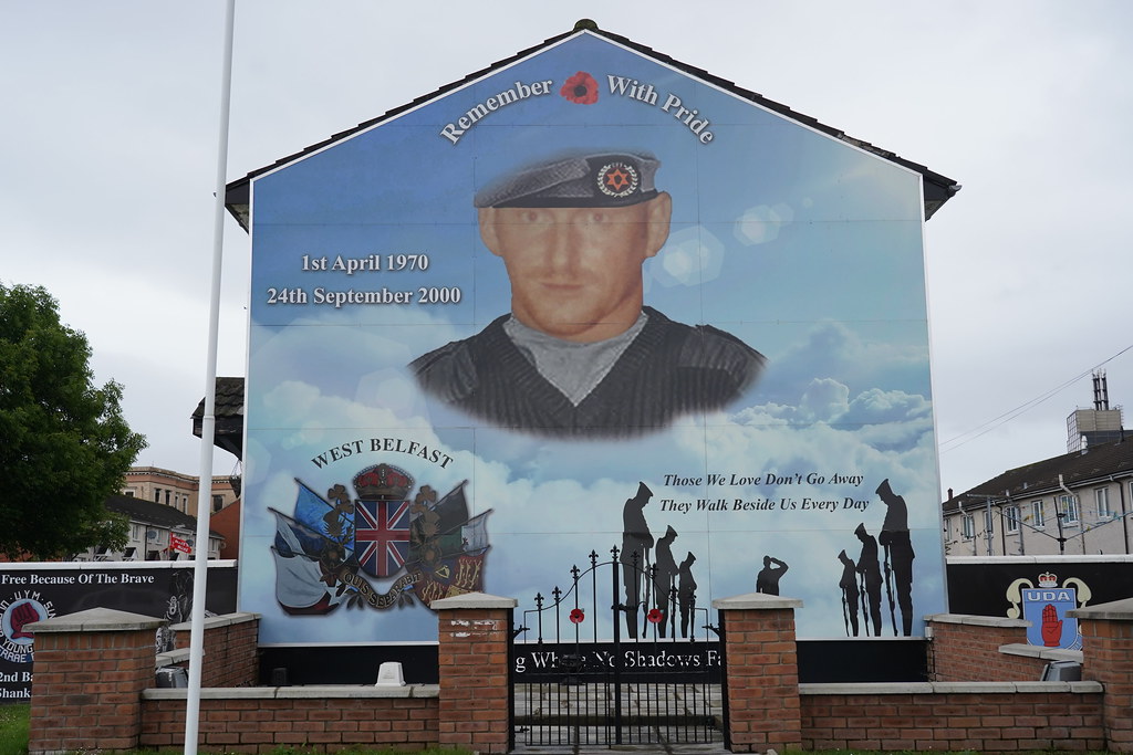 Stevie TopGun Memorial. Ruta por los murales de Belfast