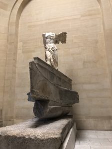 Victoria alada de Samotracia. Guía rápida por museo del Louvre de París