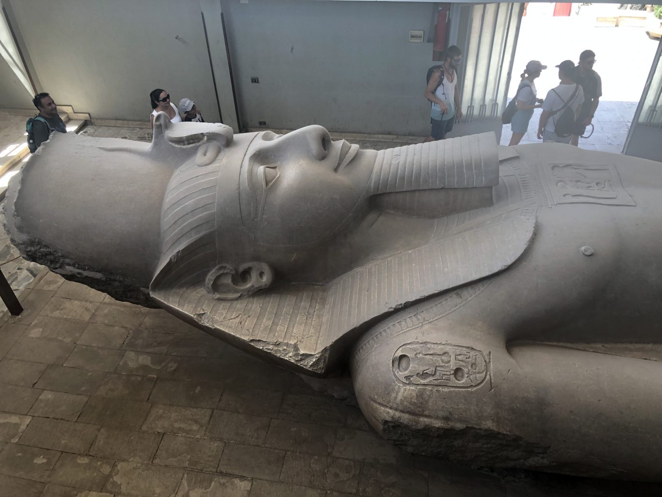 Estatua de Ramsés II en Menfis. Itinerario de 7 días por Egipto