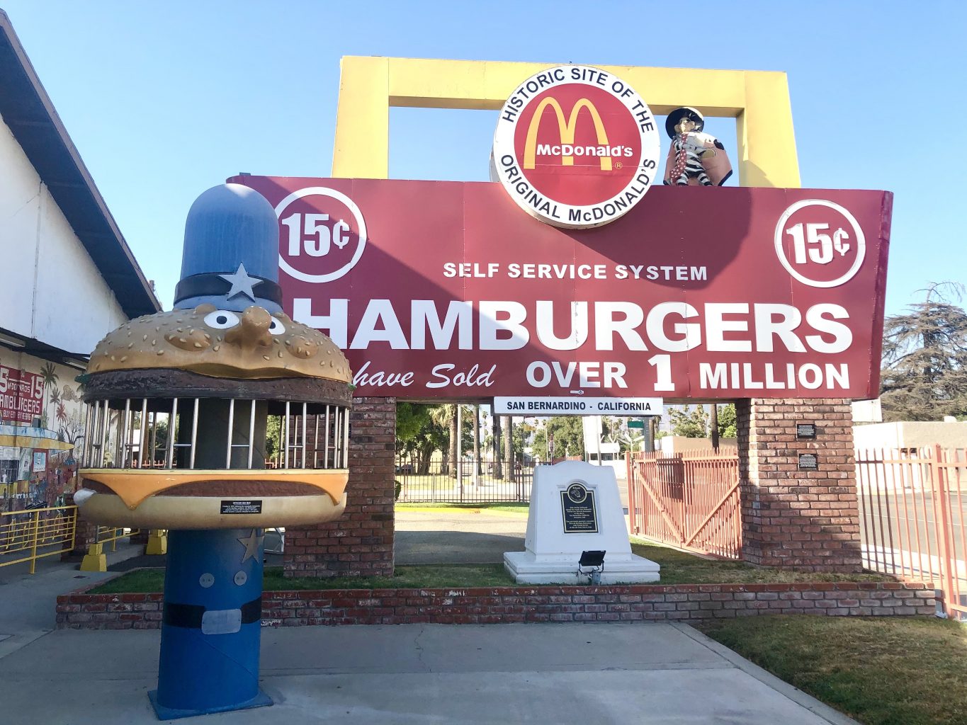Exterior del primer McDonalds. RUTA 66, Etapa 9: Las Vegas - Santa Monica