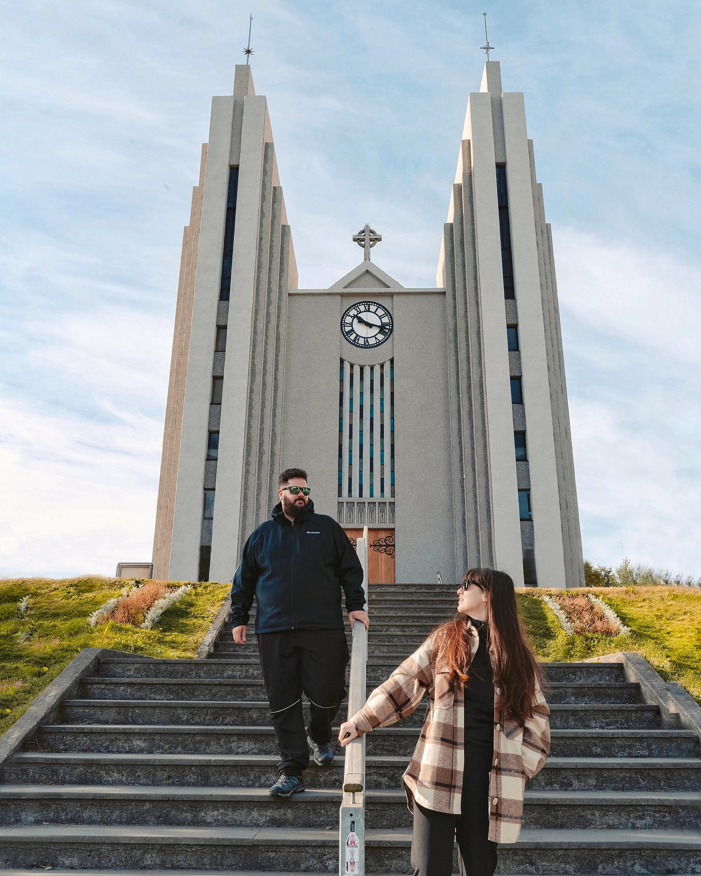 .
💒
.
Cuando crees que estudiar Inglés Antiguo no te ha servido de nada pero llegas a Islandia y descubres que todavía entiendes palabras en Old Norse⚡️
.
Hay muchísimas iglesias (kirkjas) en Islandia y cada una con un encanto especial 🖤 ésta es la de Akureyri, una de nuestras preferias.
.
#viajesglobetrotter #iceland #akureyri #mondofotodelmes #travelblogger