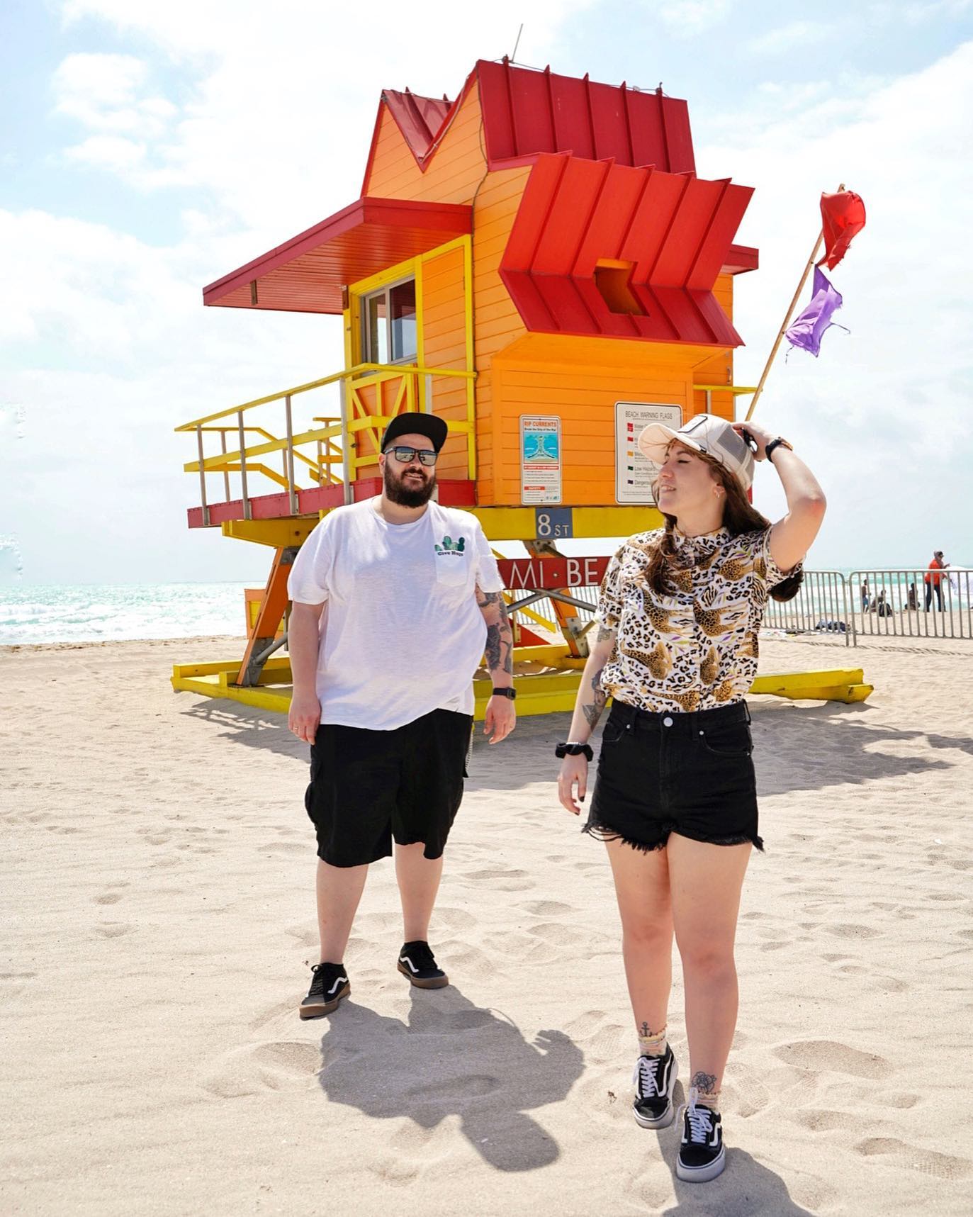 .
🏝¡Estamos en Miami! 🏝
.
No es un secreto que somos muy fans de los Estados Unidos, pero hasta hace poco no nos habíamos imaginado venir a Florida.
.
Los últimos viajes de frío han hecho un poco de mella en nosotros y buscábamos un sitio con un buen clima. Y como imaginábamos, ya nos estamos quejando el primer día del calor que hace🤣
.
Os vamos enseñando algunas cosas por stories!✨
.
#globetrotter #viajesglobetrotter #travelblog #travelblogger #wanderlust #travelcouples #travelcouple #mondofotodelmes #iamtb #miami #miamibeach #holidayguru #viajandoconcivitatis