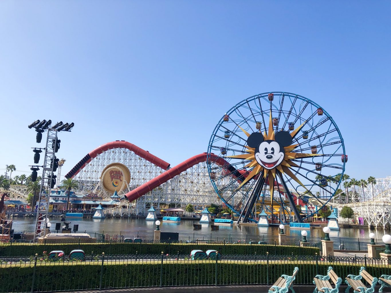 Disney California Adventure. ¿Cuántos parques Disney hay en el mundo?