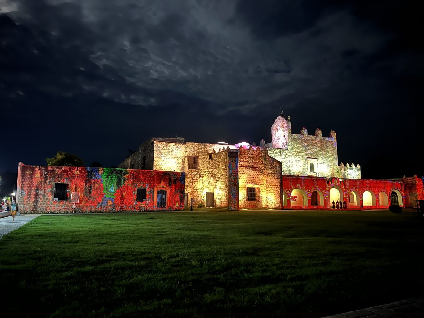 Espectáculo de luces y sonido. Qué ver y hacer en Valladolid (Yucatán)
