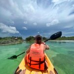 Kayak en los rápidos de Bacalar