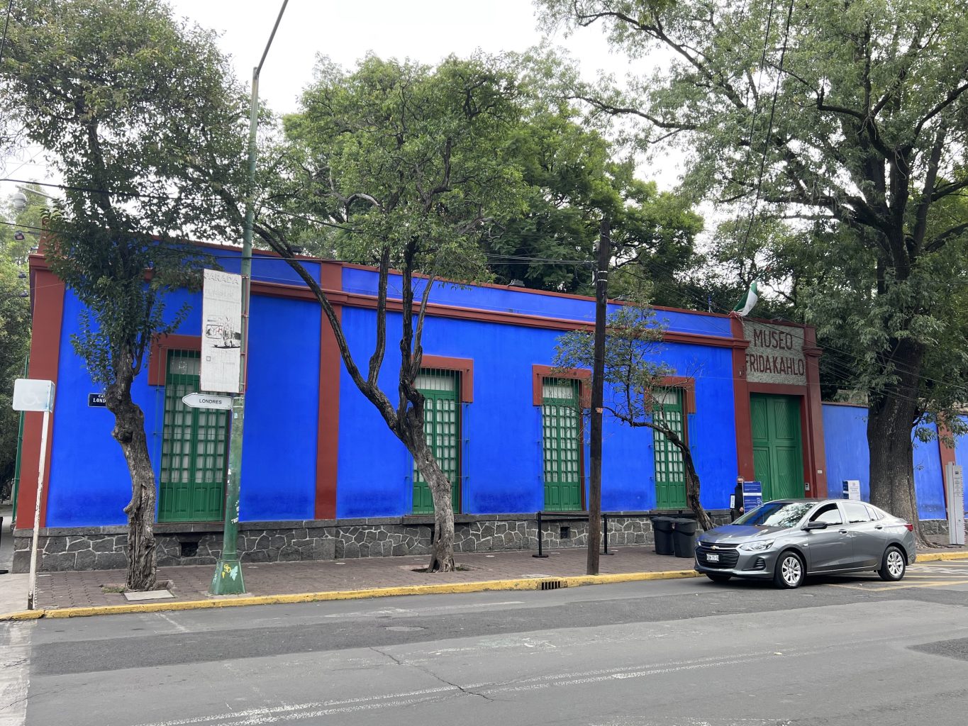 exterior de la Casa Azul. Visitar La Casa Azul de Frida Kahlo