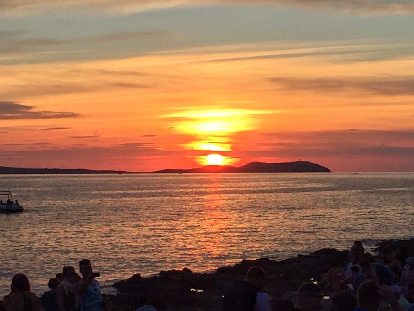 Atardecer en Café del mar. 10 lugares imprescindibles que visitar en Ibiza