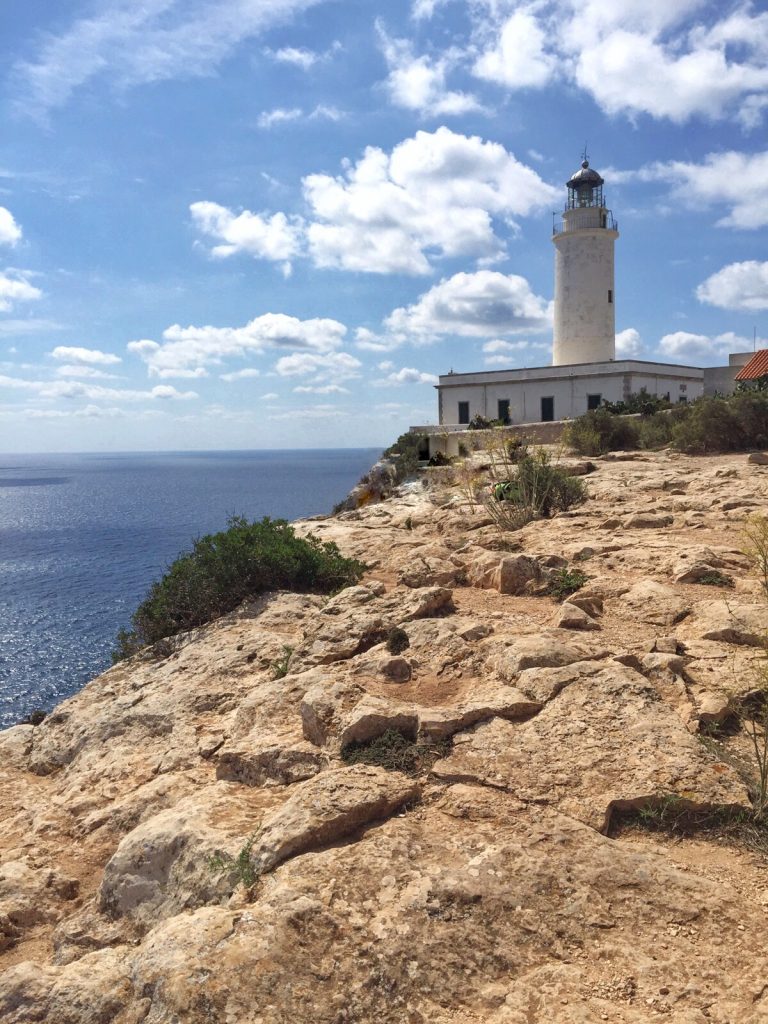 Faro de la Mola en Formentera. 10 lugares imprescindibles que visitar en Ibiza