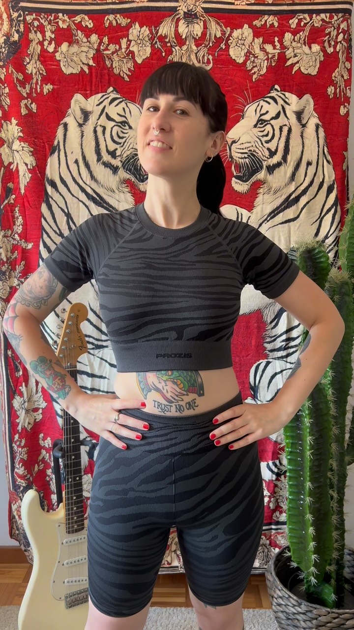 .
El fin de curso me ha dejado las tardes libres y tener más tiempo para entrenar 🏋️‍♀️ nunca pensé que diría esto, pero eso me hace feliz🤣
.
Y desde @prozisespana me han ayudado a encontrar un conjunto chuli que encaja totalmente con mi personalidad🦓
.
¿Aprovechas el verano para entrenar o lo tomas de “vacaciones”? 😜
.

@prozis #prozis #prozisespana *ad