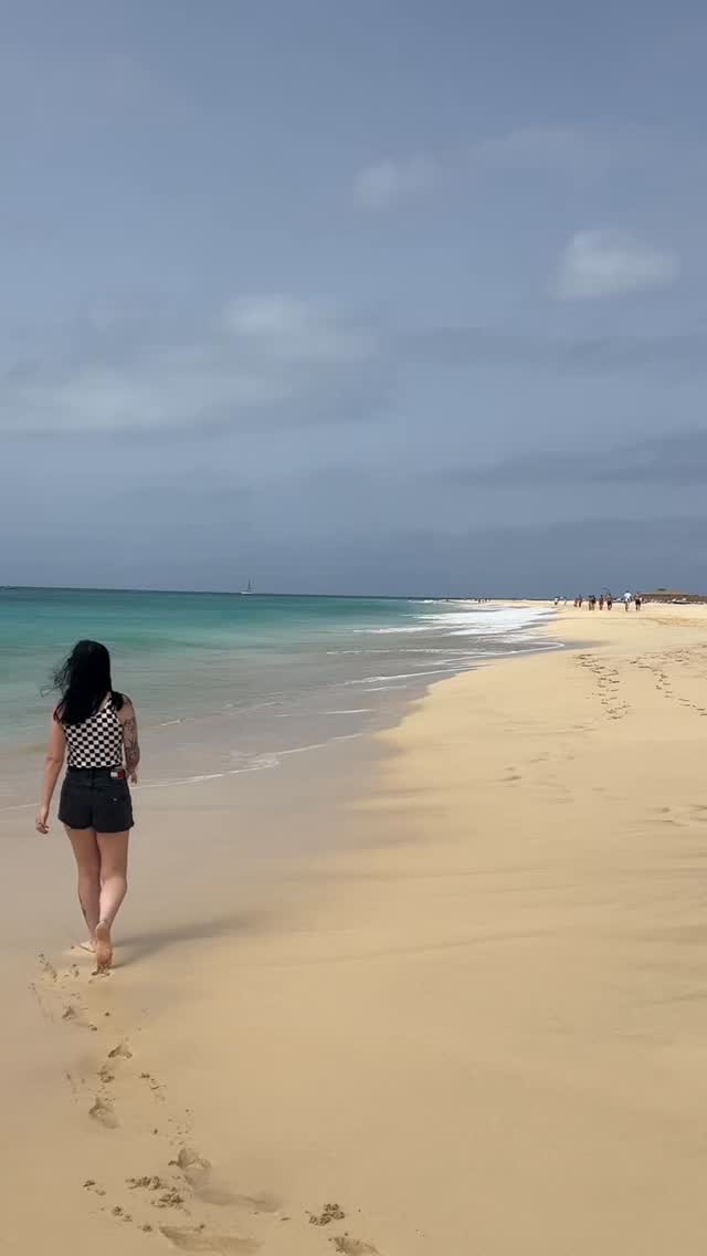 Una de las cosas que no te puedes perder en Isla de Sal es hacer snorkel en Santa María 🤿🐠

Yo resevé con @getyourguide y fue una experiencia increíble. Pero es que a mí toda actividad que implique estar en el agua ya me apasiona 🧜‍♀️🪸

Si vais a Isla de Sal, yo me lo apuntaría 🤍

*publi

#getyourguide #isladesal #caboverde