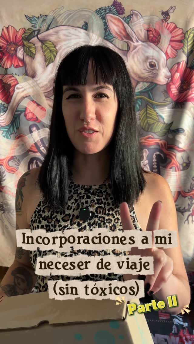 .
Incorporaciones a mi neceser de viaje (sin tóxicos) Parte II con @banbucosmetica 🌿

👄 Bálsamo labial con color rojo (acaban de sacar nuevos colores: marrón claro,rosita y granate). Aroma a fresa y con vitamina C!

🧼 Champú sólido BLOOM para cabello fino, extra de volumen. 100% natural. Aumenta la sensidad y protege las fibras.

Te recuerdo que con mi código CARLA tienes un 10% de descuento en su web 🛒 (tienes el link directo a en mi Bio)
 
#cosméticasintóxicos #cosmeticanatural #banbucosmeticanatural #neceserdeviajenatural