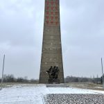 Obelisco memorial. Visitar el Campo de Concentración de Sachsenhausen desde Berlín