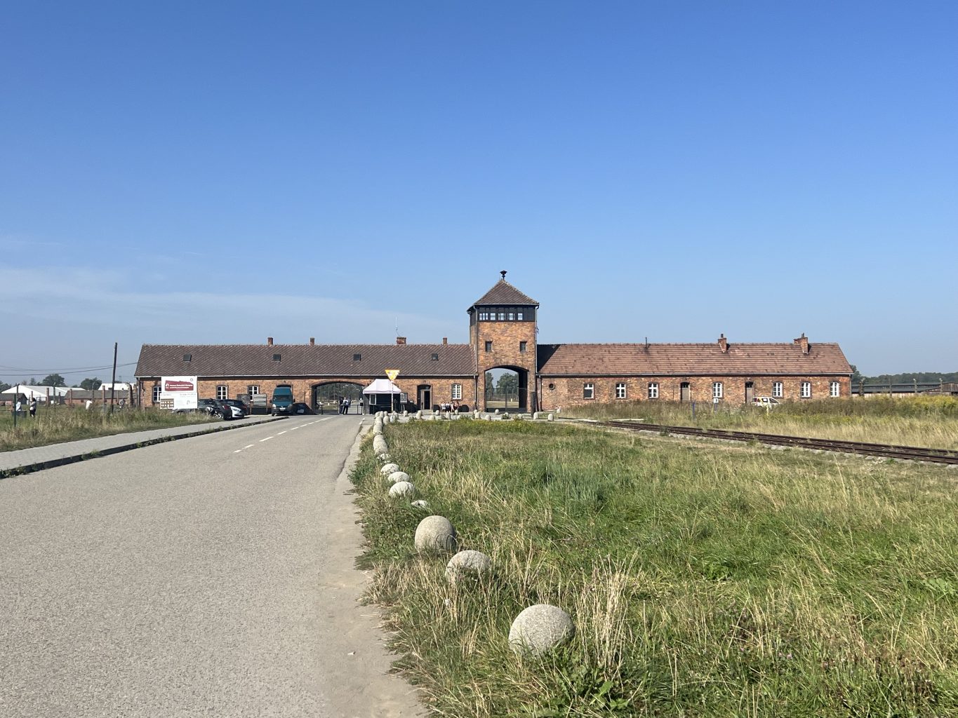 Llegando a Auschwitz II-Birkenau. Visitar el campo de concentración de Auschwitz-Birkenau desde Cracovia