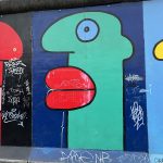 Tribute to the young generation - Thierry Noir. Murales más famosos de la East Side Gallery.