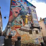Eskuz Esku (Zapatería). Ruta por los murales de Vitoria-Gasteiz