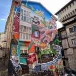 Eskuz Esku (Calle Herrería). Ruta por los murales de Vitoria-Gasteiz